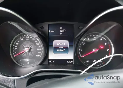 2015 Mercedes-Benz C 300 Luxury/Sport z USA, uszkodzony, nr VIN 55SWF4JB3FU074621